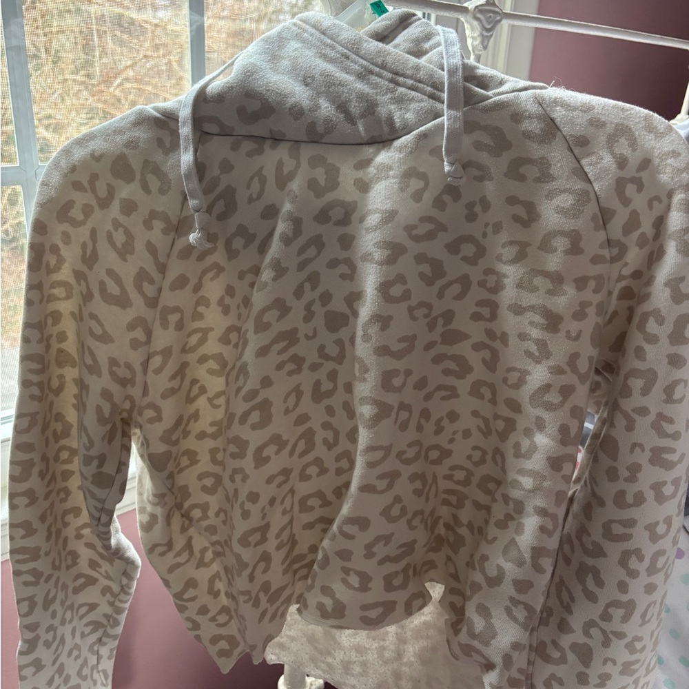 Abercrombie & Fitch Tan & White Leopard Print Hoodie Women’s Size S